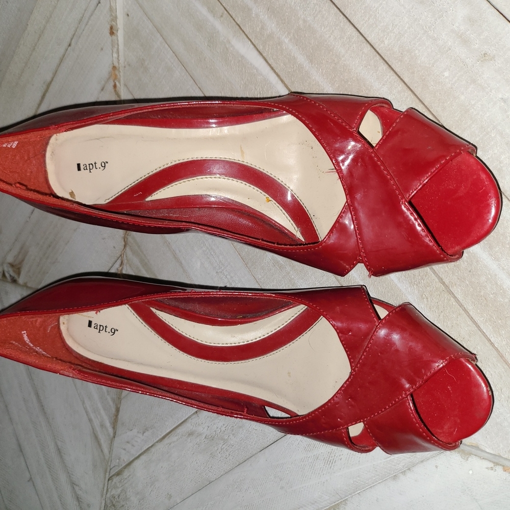 Apt.9 S. 10 M  Faux Leather Red  Peep Toe Heels